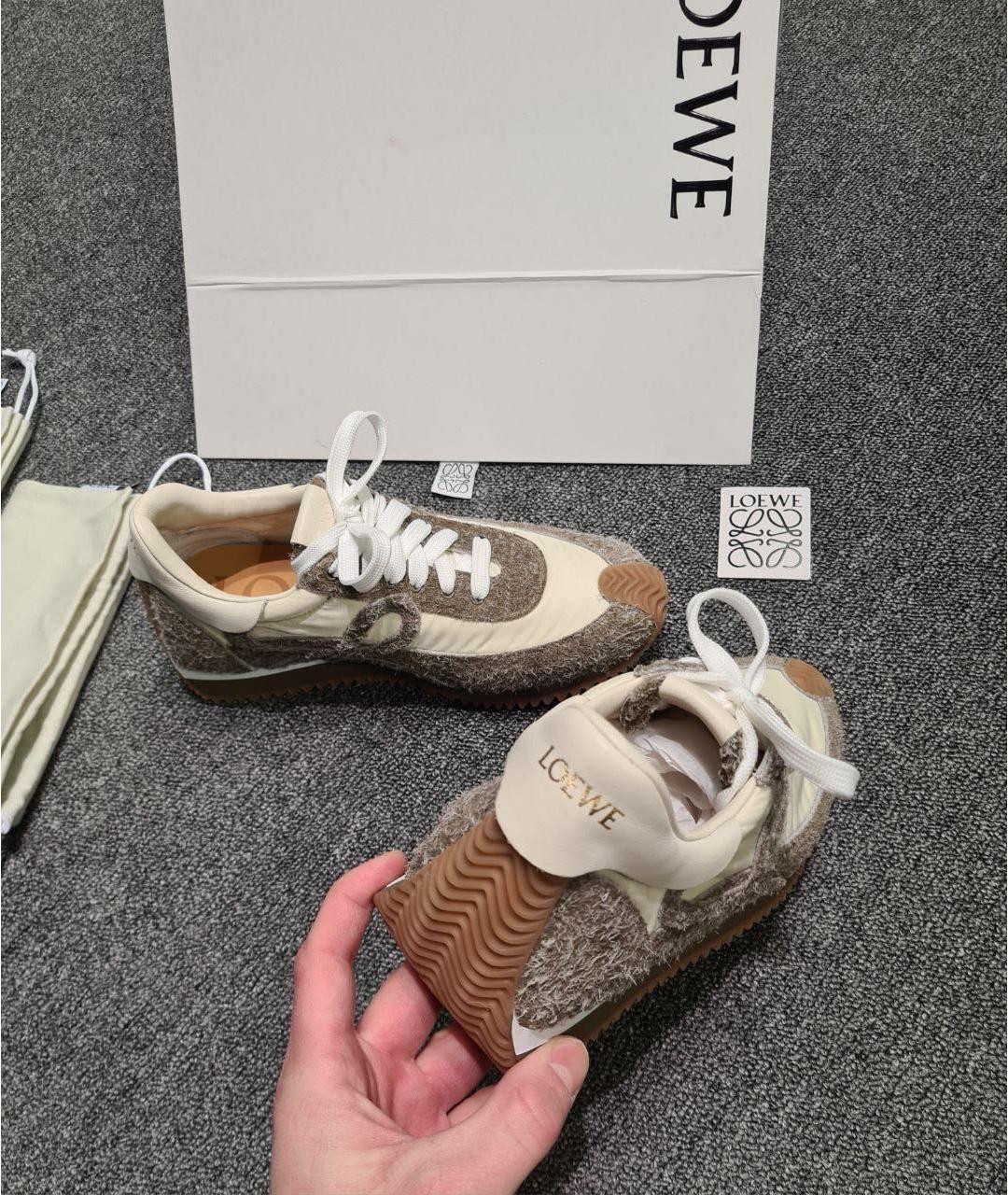 LOEWE Бежевые текстильные кроссовки, фото 4