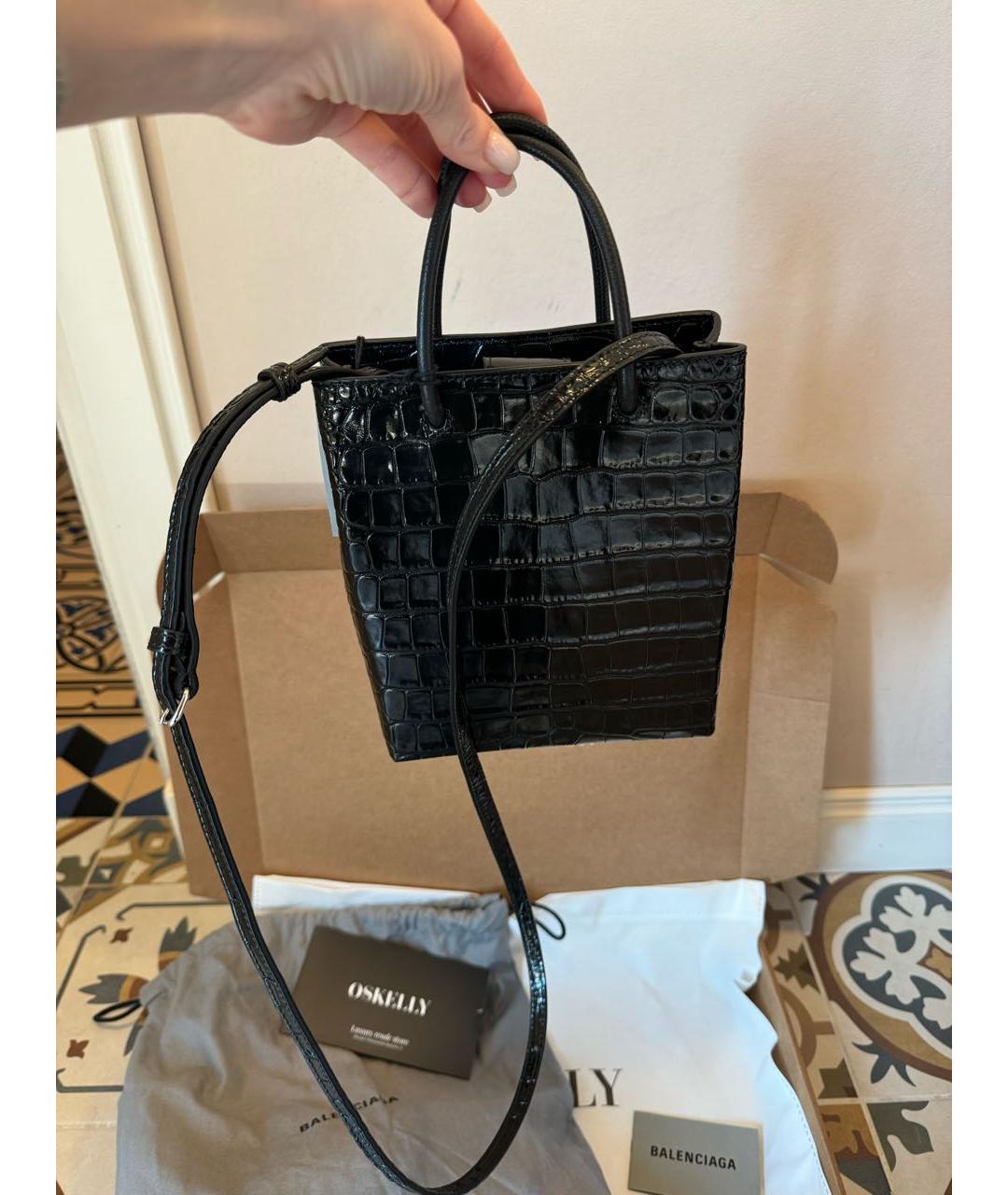 BALENCIAGA Черная сумка с короткими ручками из лакированной кожи, фото 4