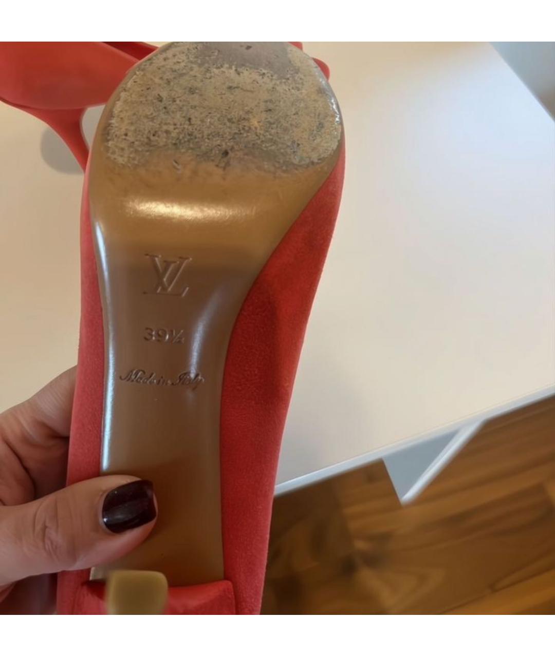 LOUIS VUITTON Красные замшевые туфли, фото 3