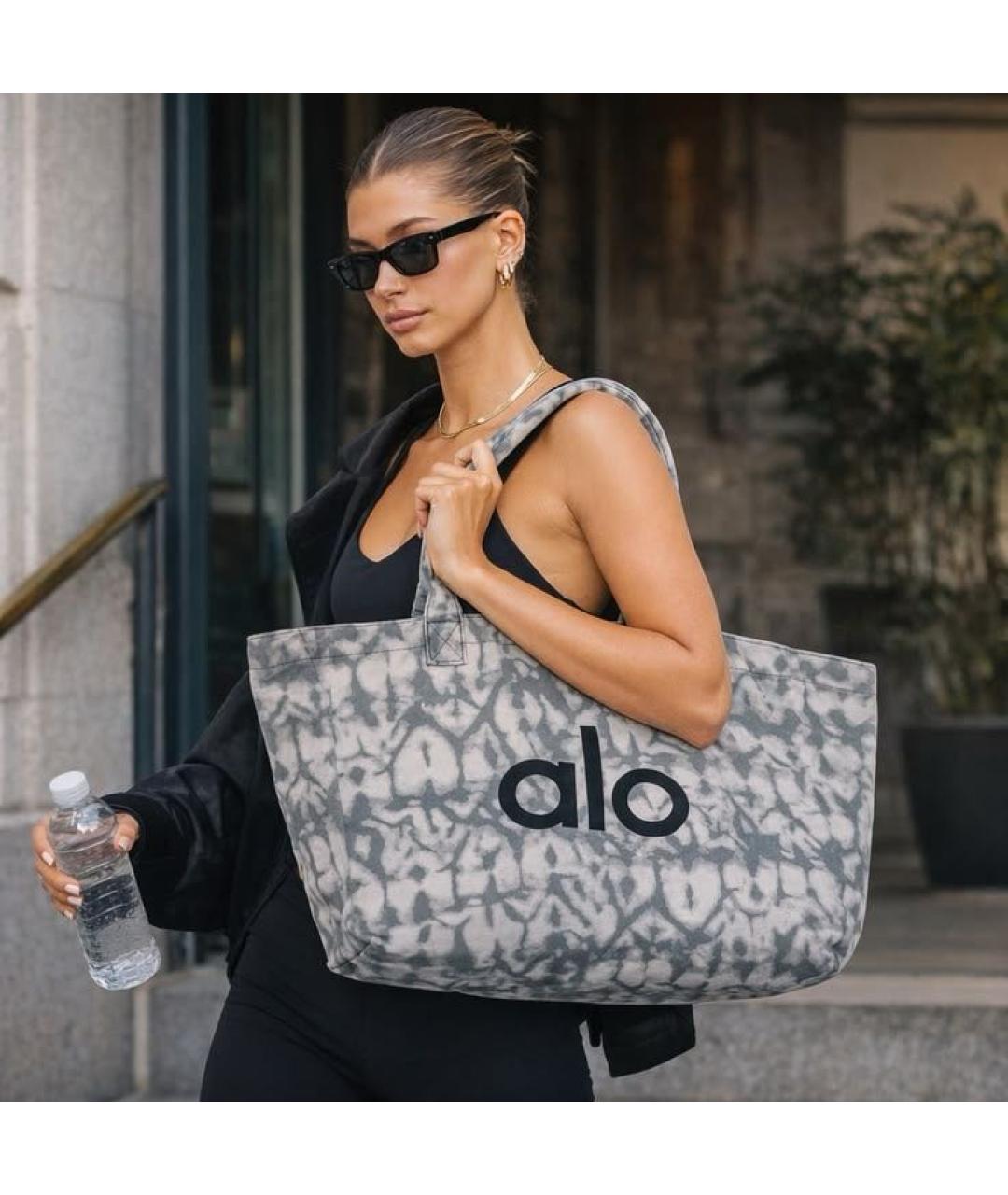 ALO YOGA Серая тканевая дорожная/спортивная сумка, фото 4