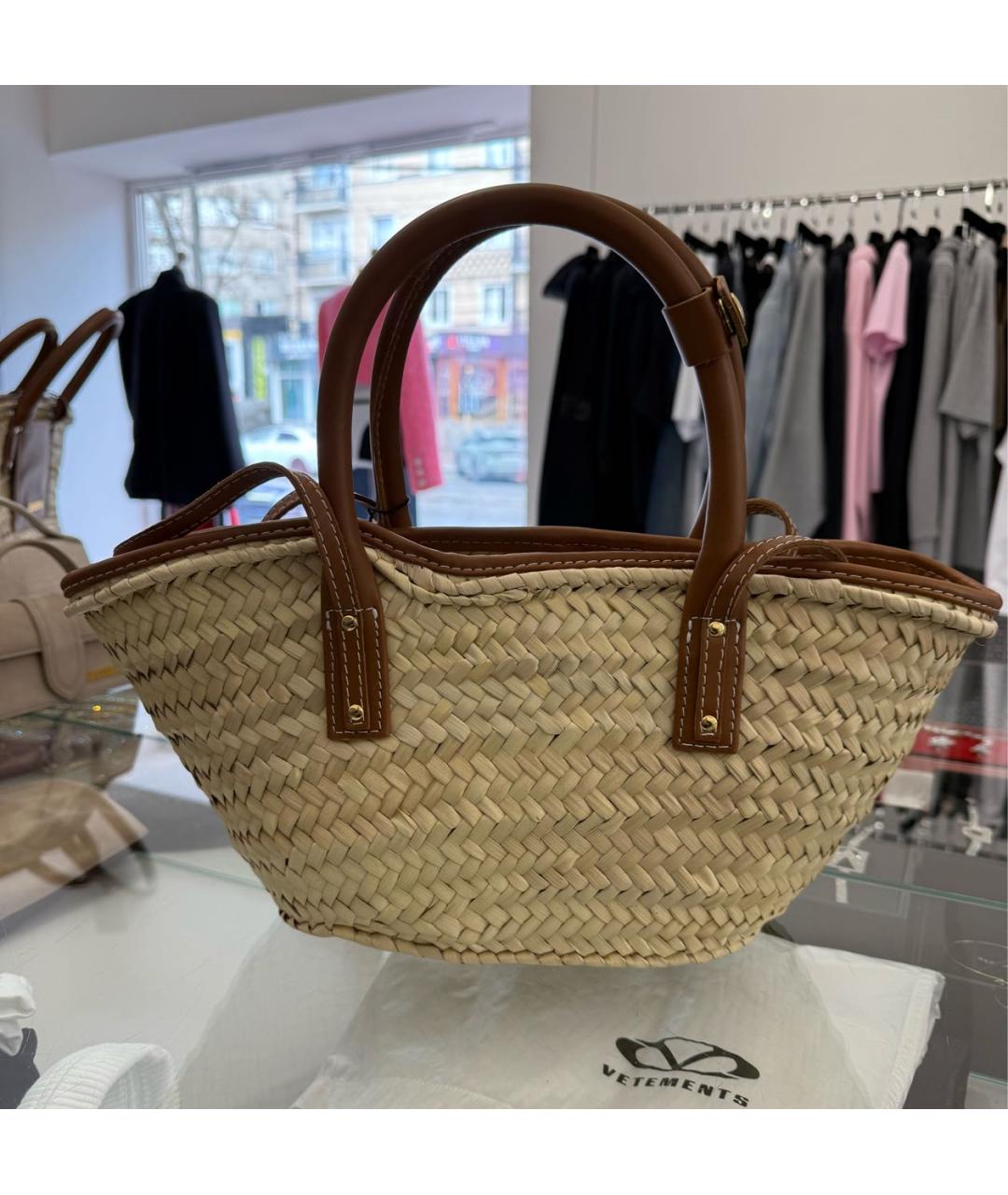 JACQUEMUS Коричневая пелетеная пляжная сумка, фото 3