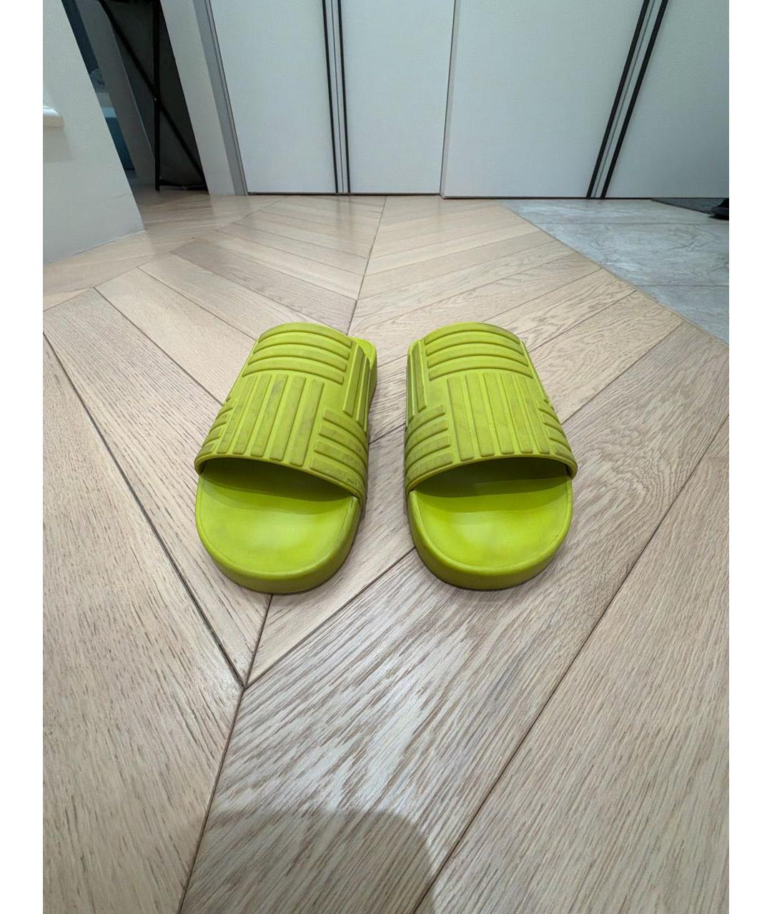 BOTTEGA VENETA Салатовые резиновые шлепанцы, фото 2