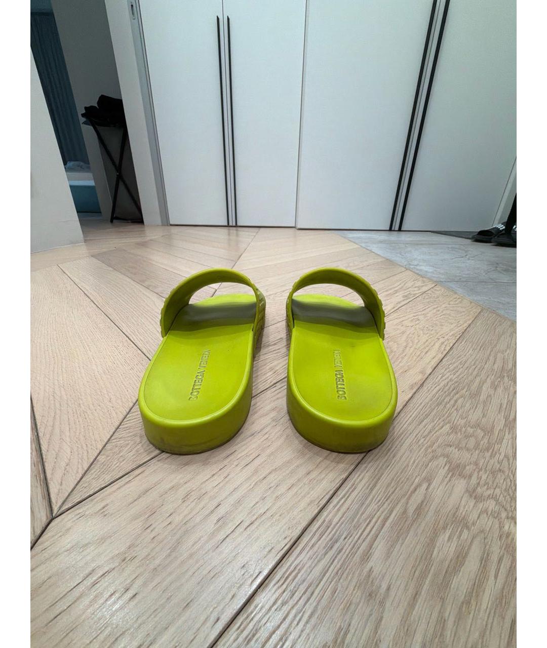 BOTTEGA VENETA Салатовые резиновые шлепанцы, фото 4