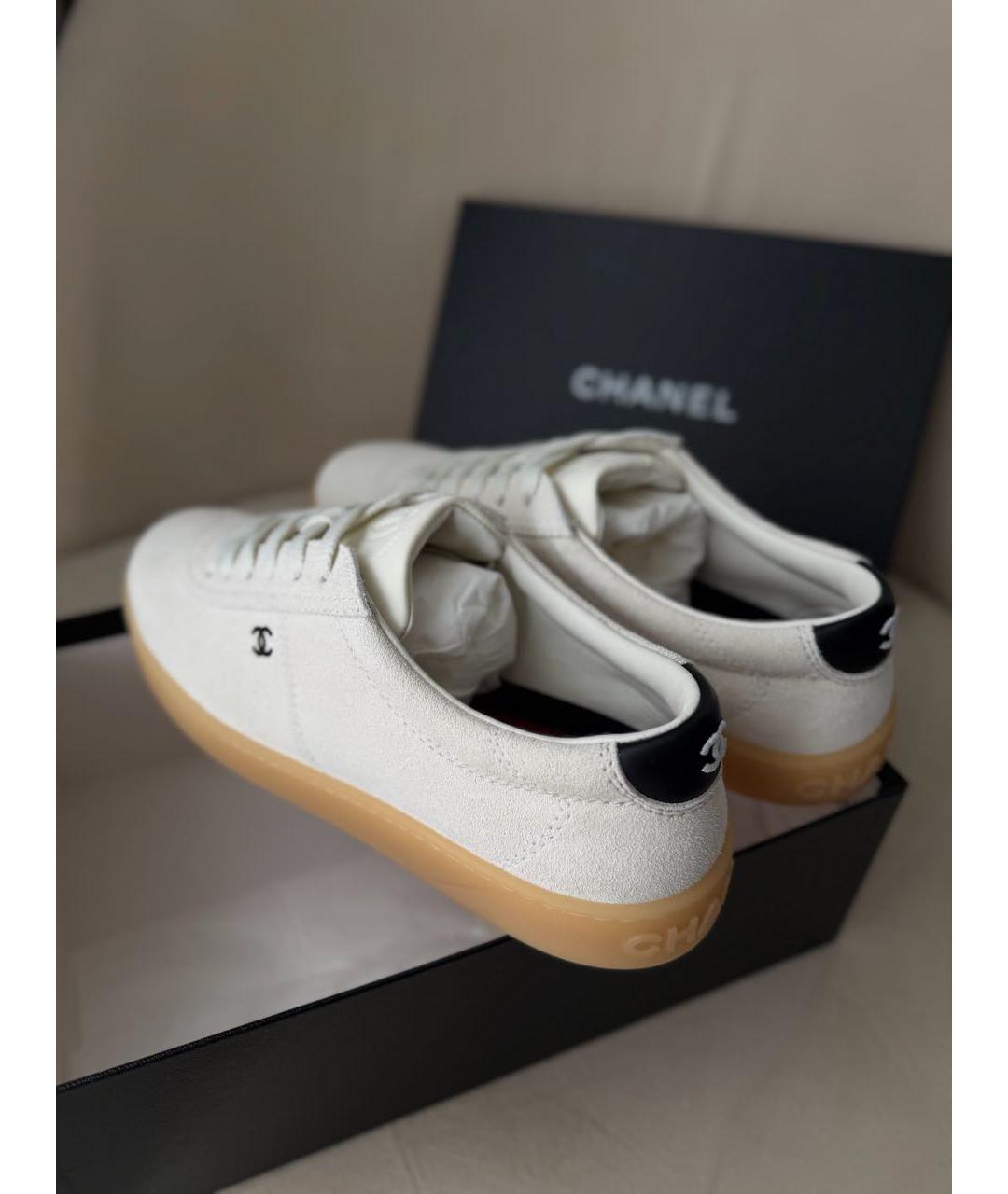 CHANEL Белые замшевые кеды, фото 3