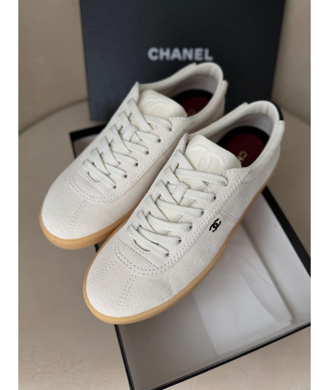 CHANEL Белые замшевые кеды, фото 2