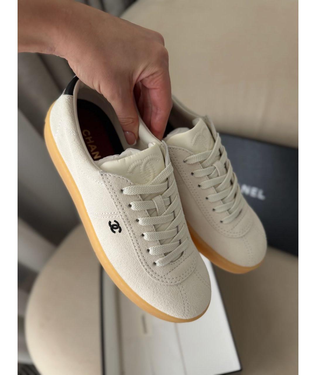 CHANEL Белые замшевые кеды, фото 4