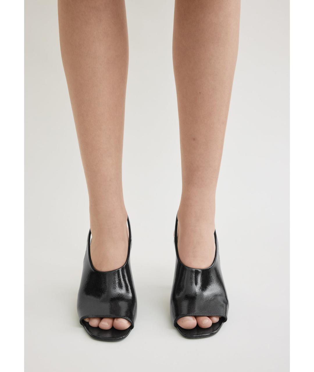 TOTEME Черные кожаные босоножки, фото 2