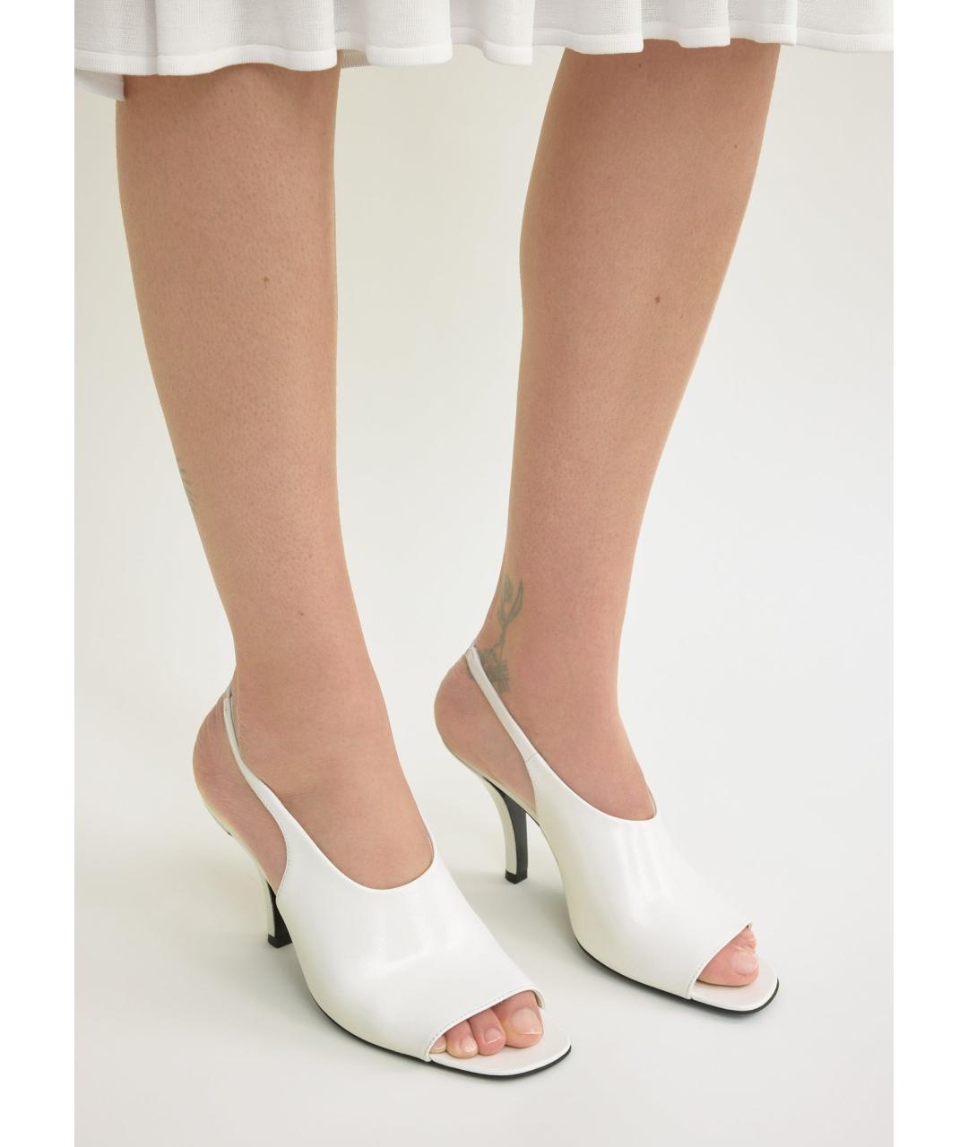 TOTEME Белые кожаные босоножки, фото 2