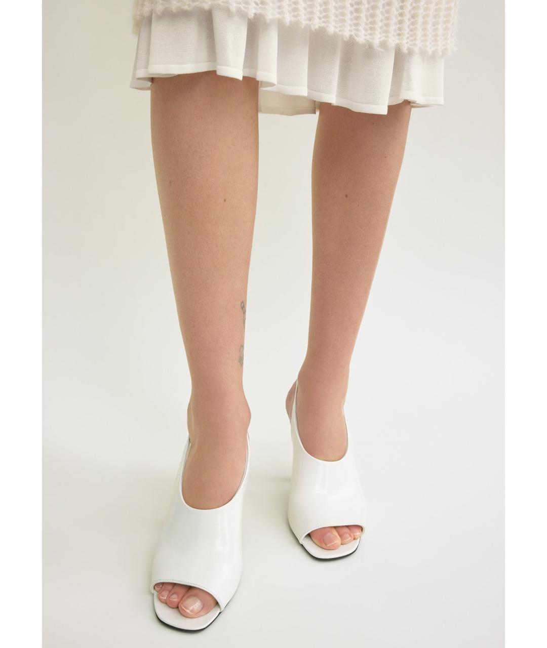 TOTEME Белые кожаные босоножки, фото 3