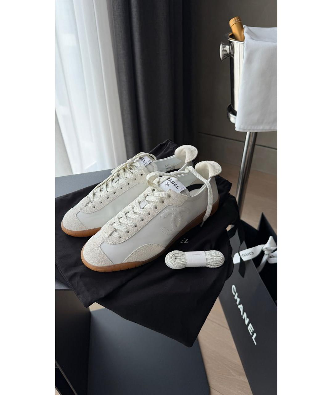 CHANEL Бежевые кожаные кеды, фото 3