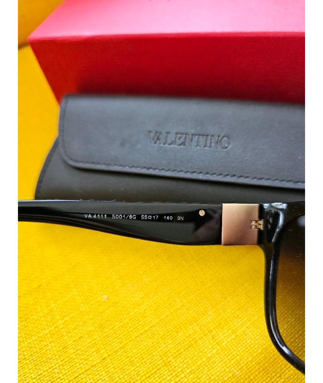 VALENTINO Черные пластиковые солнцезащитные очки, фото 5