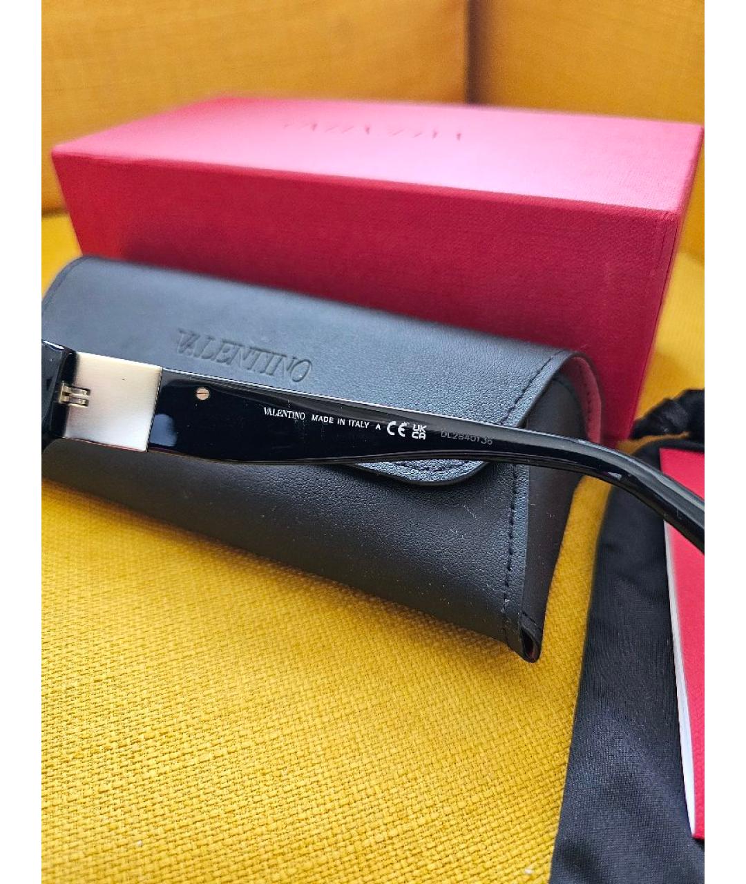 VALENTINO Черные пластиковые солнцезащитные очки, фото 6