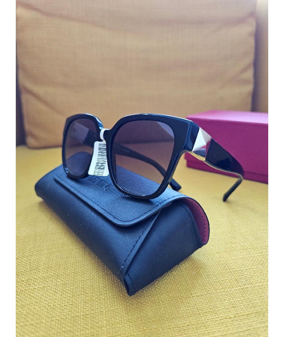 VALENTINO Черные пластиковые солнцезащитные очки, фото 8