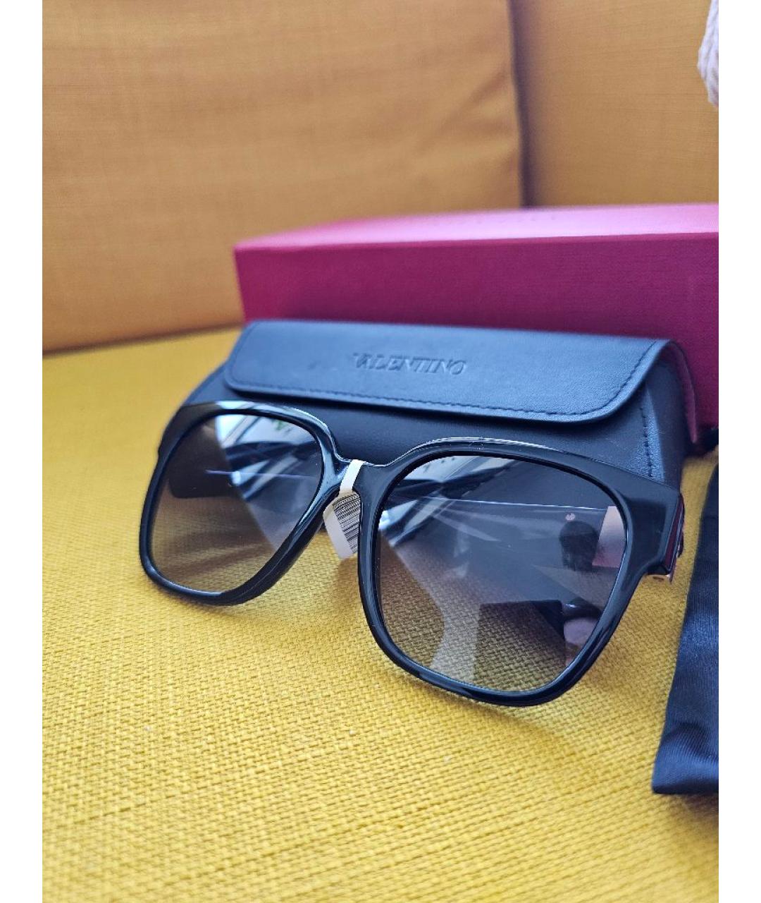 VALENTINO Черные пластиковые солнцезащитные очки, фото 7