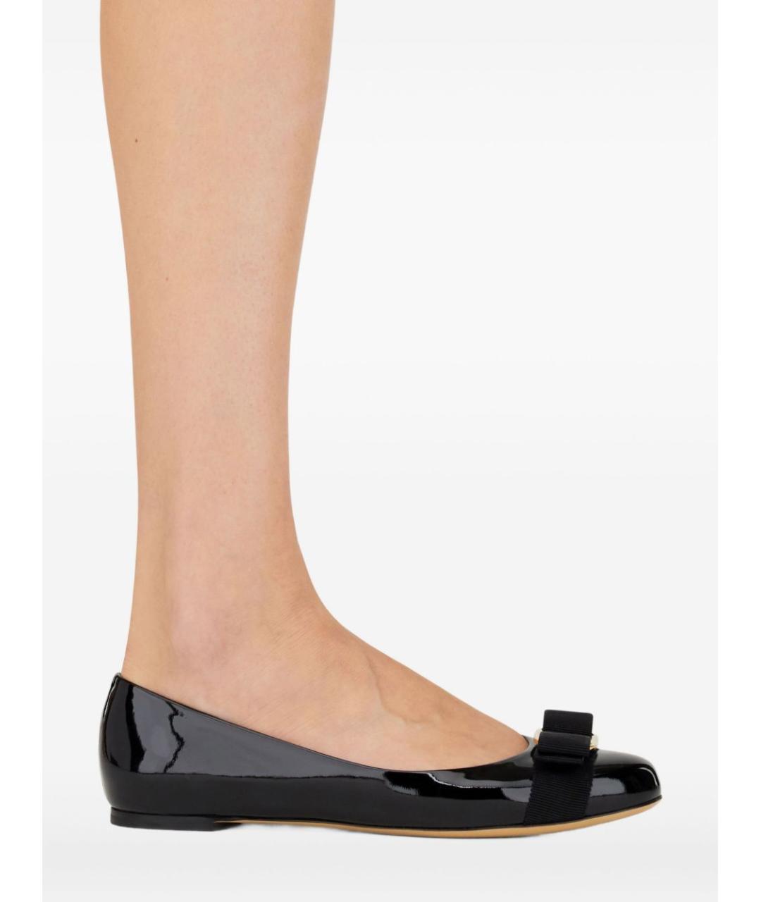 FERRAGAMO Черные кожаные балетки, фото 4