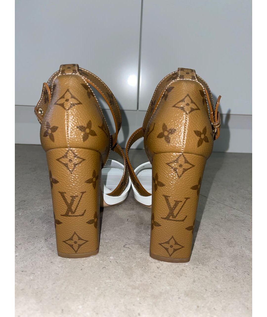 LOUIS VUITTON PRE-OWNED Белые кожаные босоножки, фото 4