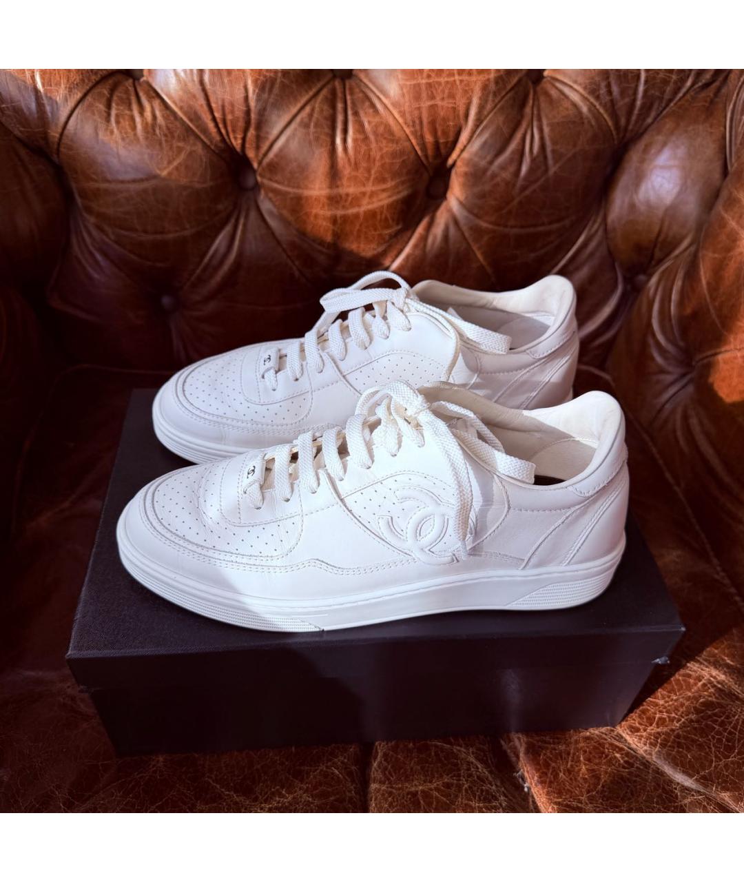 CHANEL Белые кожаные кеды, фото 2