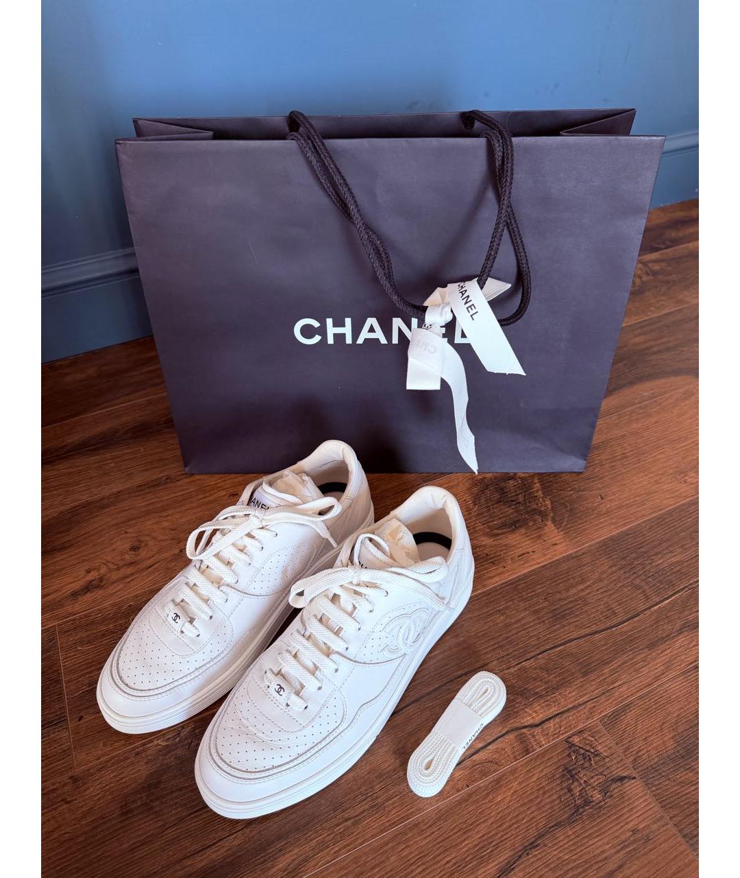 CHANEL Белые кожаные кеды, фото 3