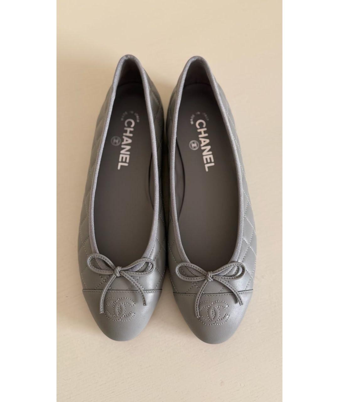 CHANEL Серые кожаные балетки, фото 3