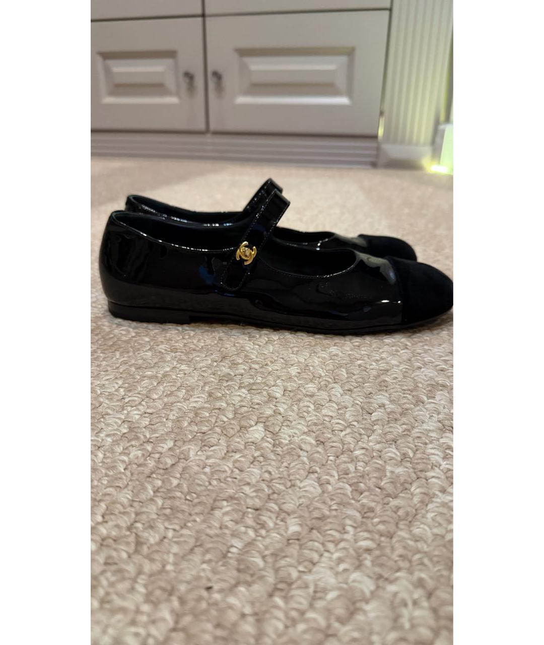 CHANEL Черные балетки из лакированной кожи, фото 5