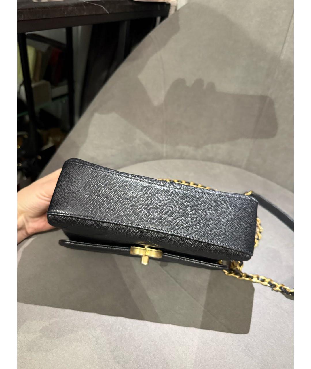 CHANEL Черная кожаная сумка с короткими ручками, фото 6
