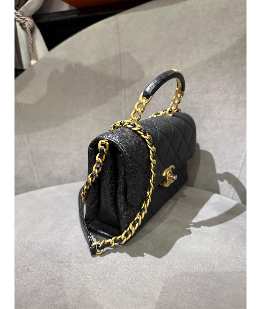 CHANEL Черная кожаная сумка с короткими ручками, фото 3