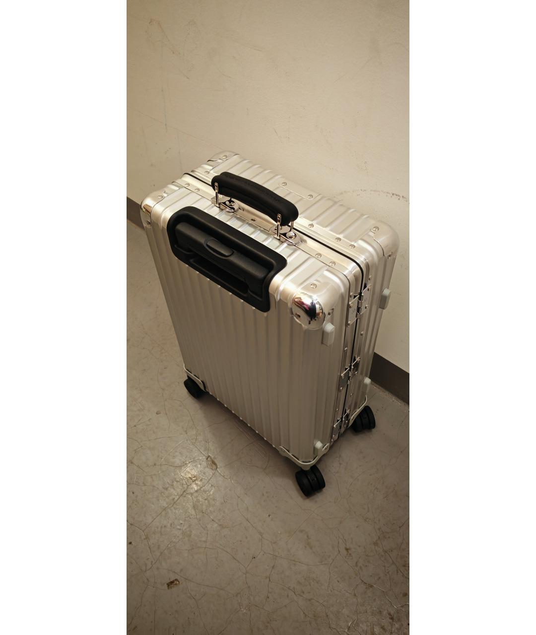 Rimowa Серебрянный чемодан, фото 2