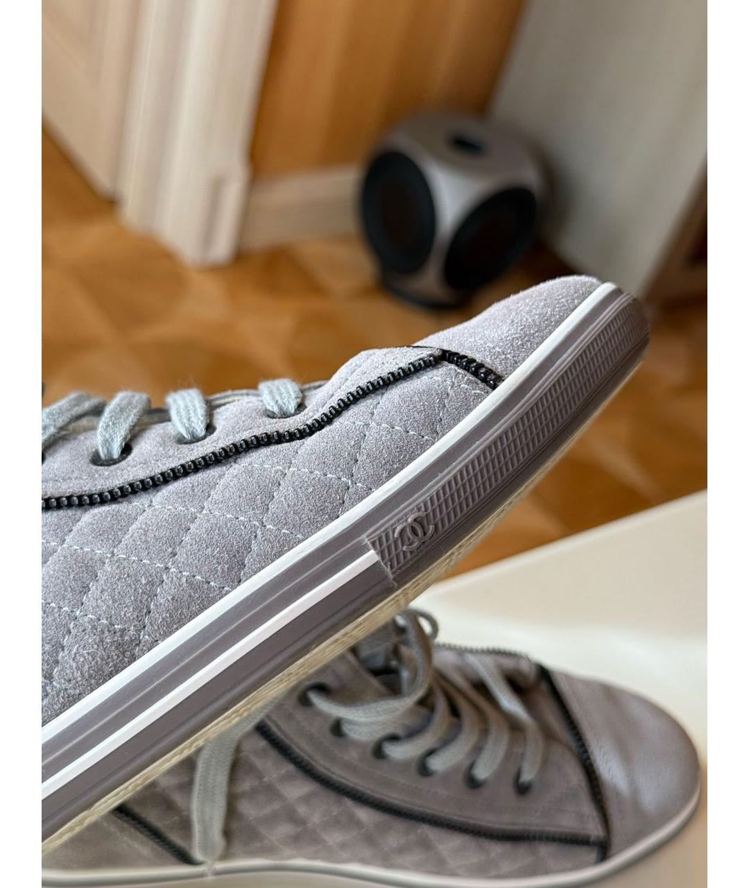 CHANEL Серые замшевые кеды, фото 5