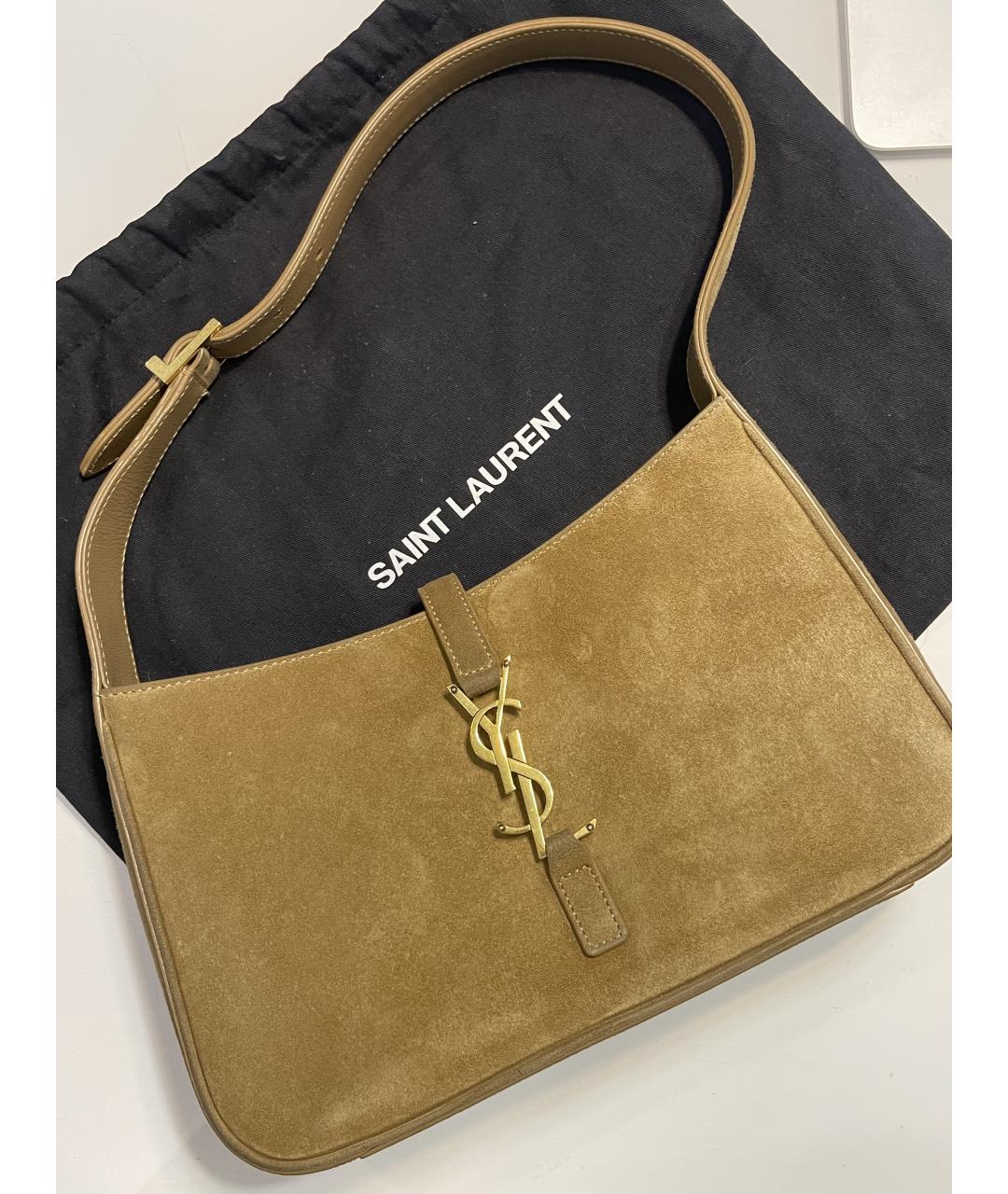 SAINT LAURENT Горчичная замшевая сумка с короткими ручками, фото 5