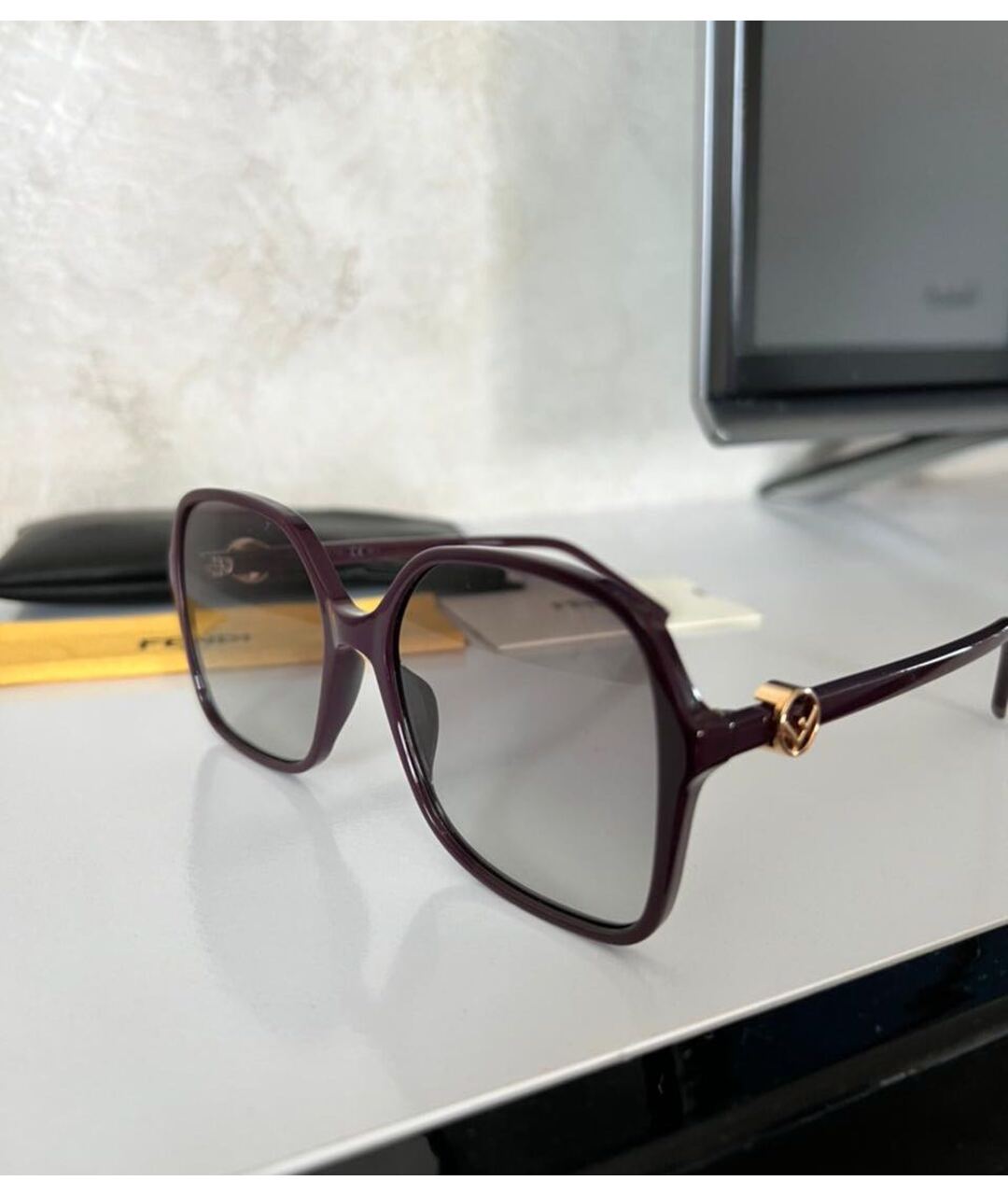 FENDI Фиолетовые пластиковые солнцезащитные очки, фото 2