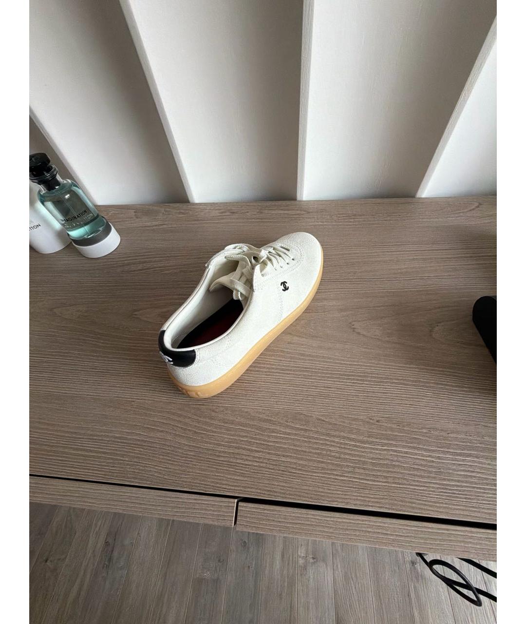 CHANEL Бежевые замшевые кеды, фото 2