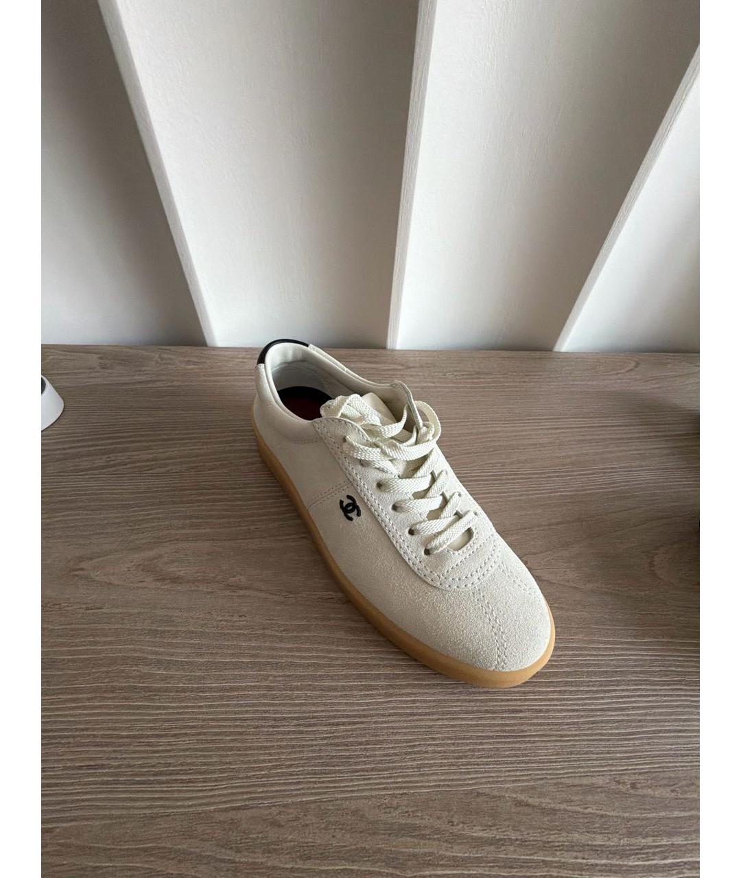 CHANEL Бежевые замшевые кеды, фото 3