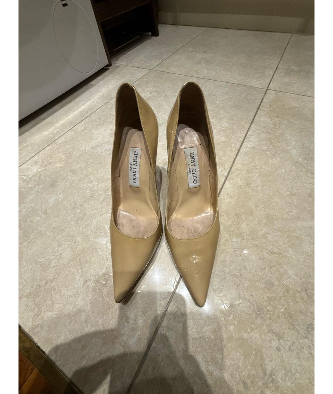 JIMMY CHOO Бежевые туфли из лакированной кожи, фото 2