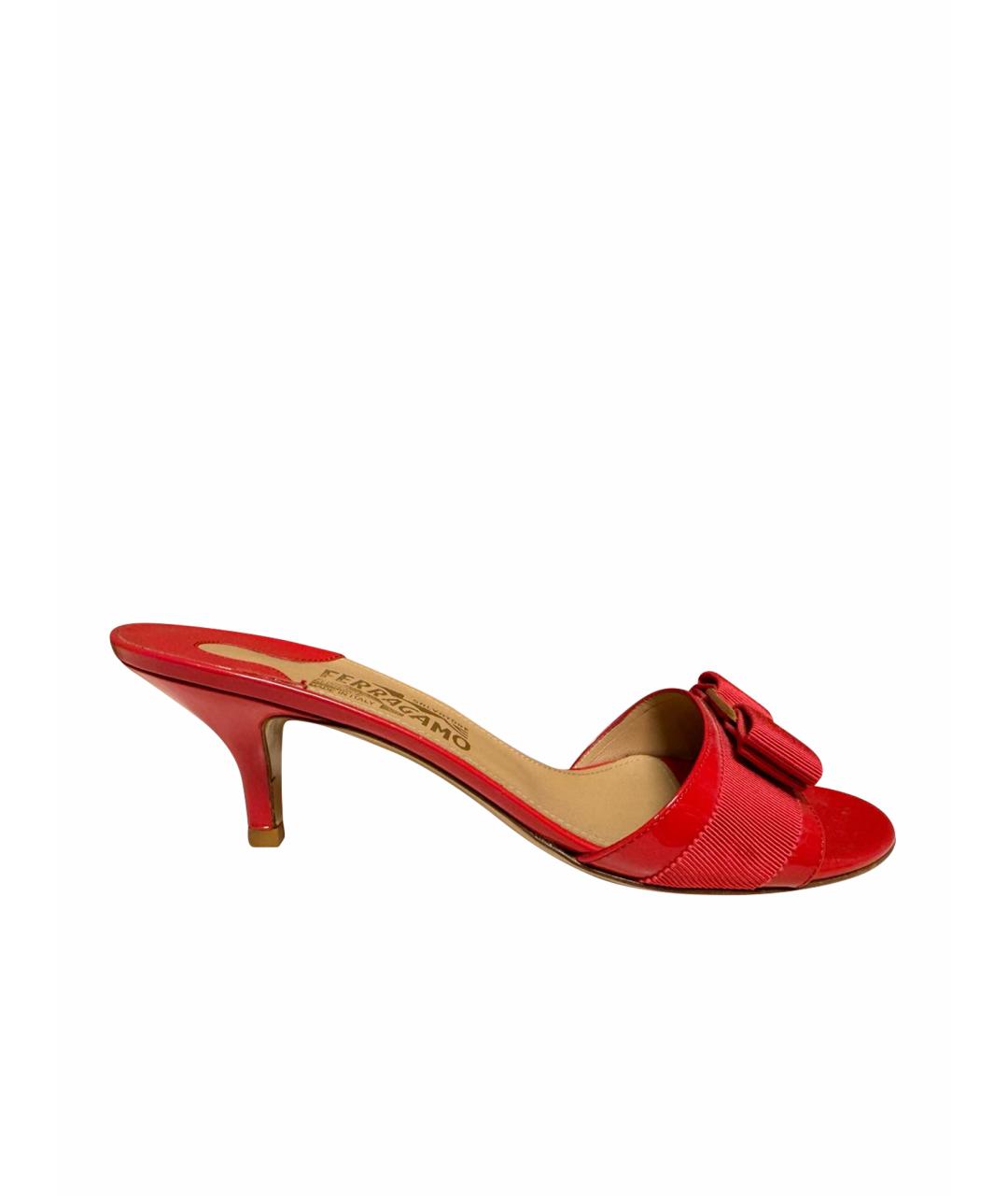 FERRAGAMO Коралловые лоферы из лакированной кожи, фото 1