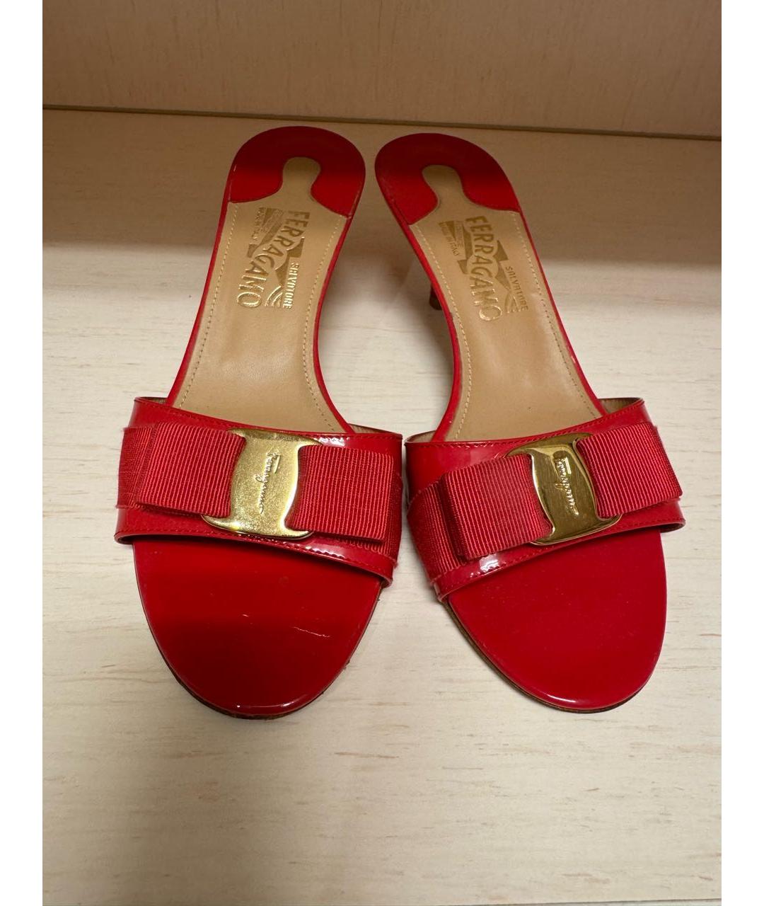 FERRAGAMO Коралловые лоферы из лакированной кожи, фото 2