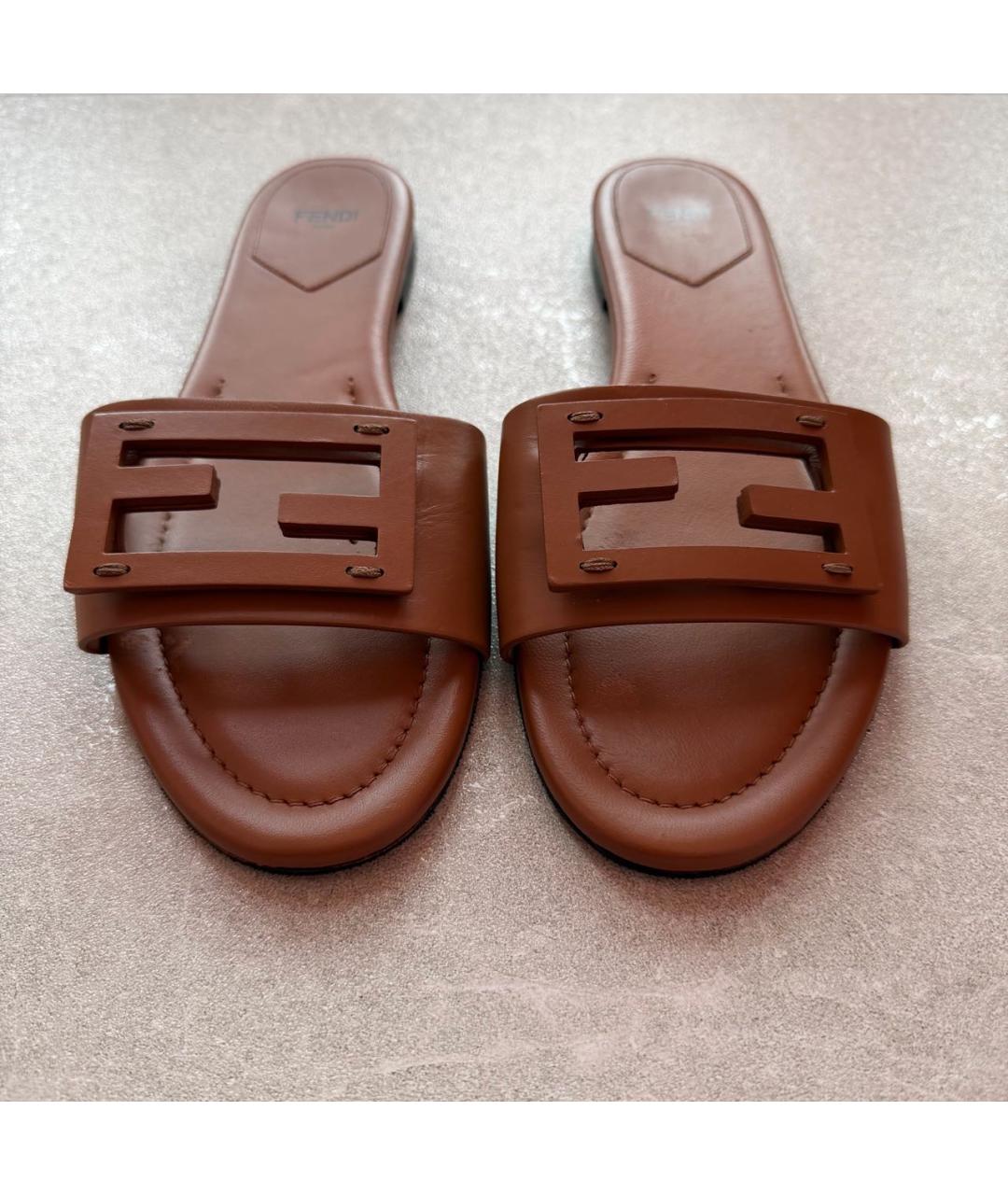 FENDI Оранжевое кожаные шлепанцы, фото 2