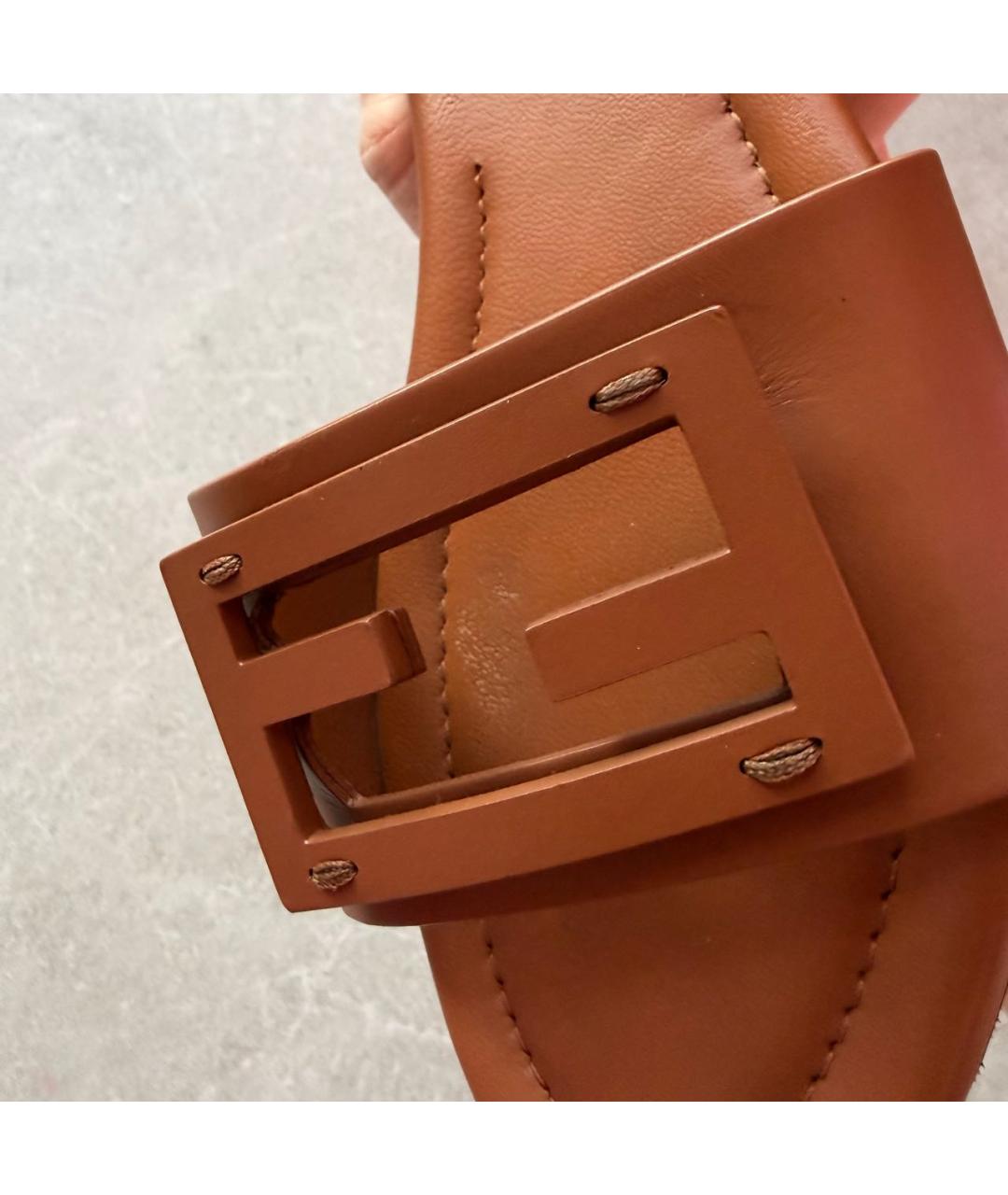 FENDI Оранжевое кожаные шлепанцы, фото 7