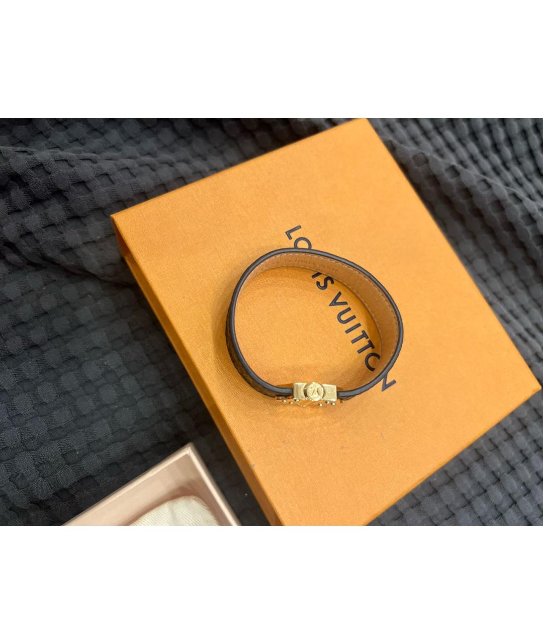 LOUIS VUITTON Коричневый кожаный браслет, фото 2