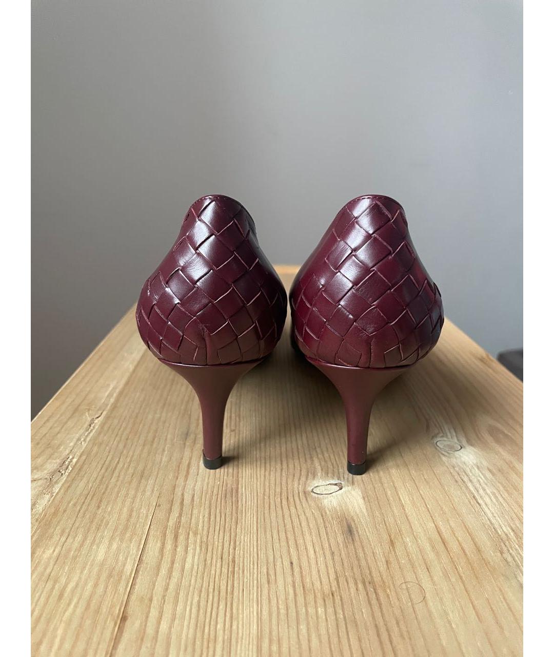 BOTTEGA VENETA Бордовые кожаные лодочки на низком каблуке, фото 4