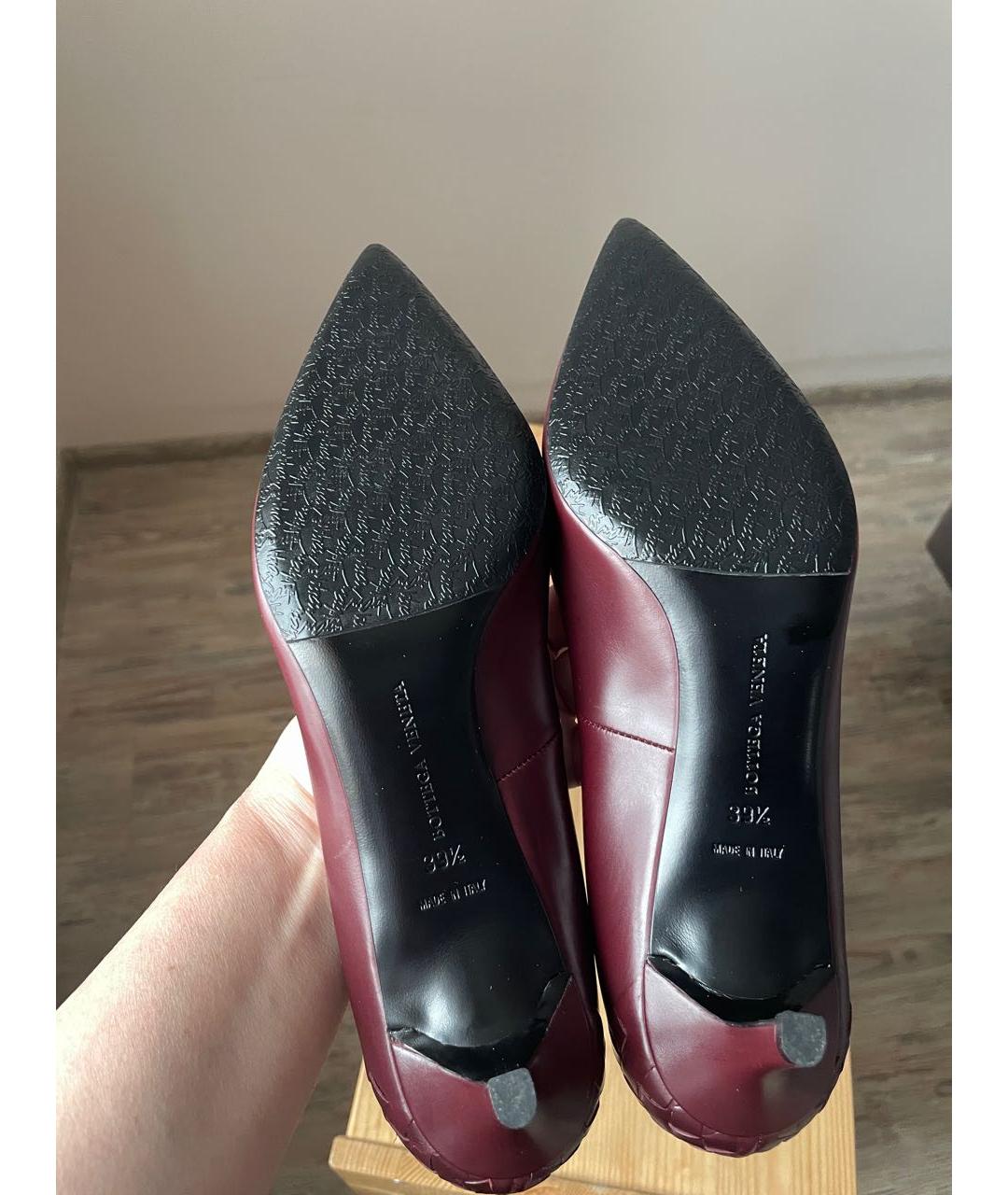 BOTTEGA VENETA Бордовые кожаные лодочки на низком каблуке, фото 5