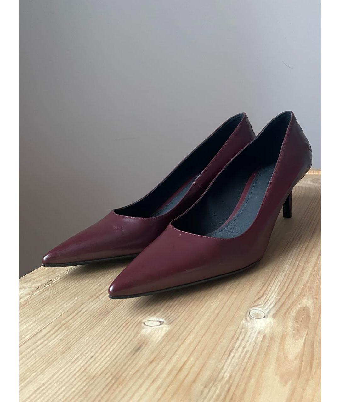 BOTTEGA VENETA Бордовые кожаные лодочки на низком каблуке, фото 6