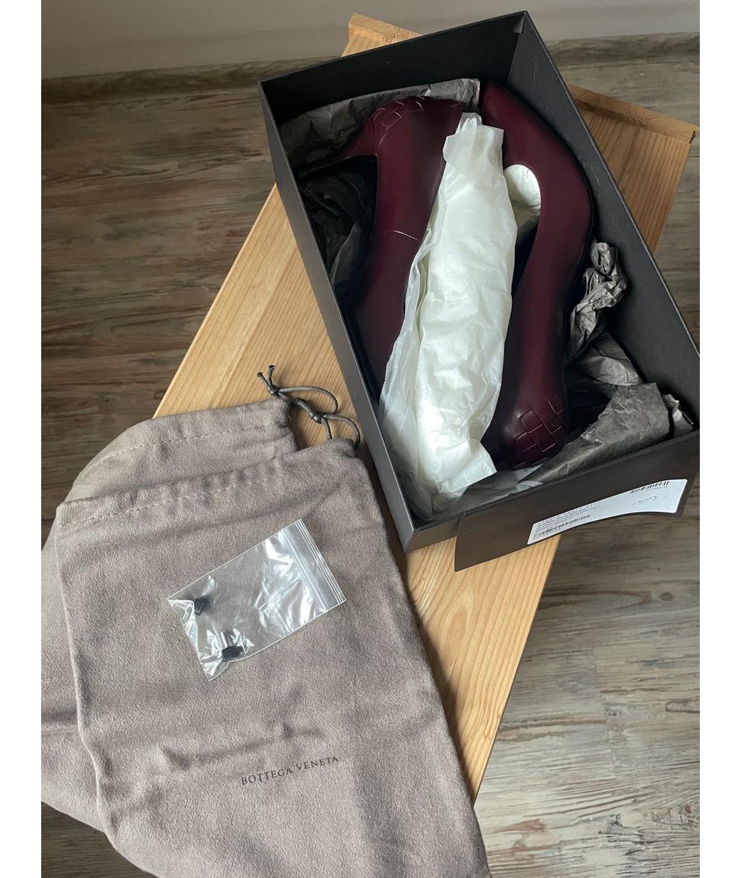 BOTTEGA VENETA Бордовые кожаные лодочки на низком каблуке, фото 7