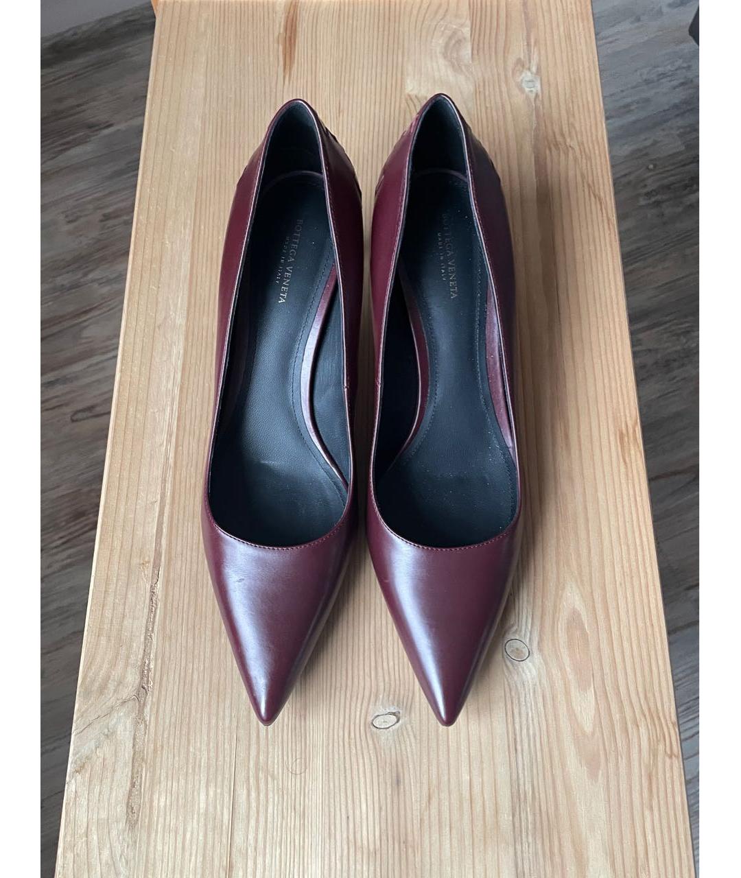 BOTTEGA VENETA Бордовые кожаные лодочки на низком каблуке, фото 2