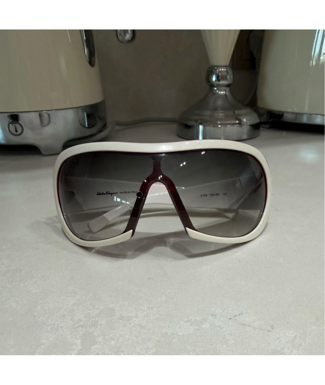 FERRAGAMO Белые пластиковые солнцезащитные очки, фото 4