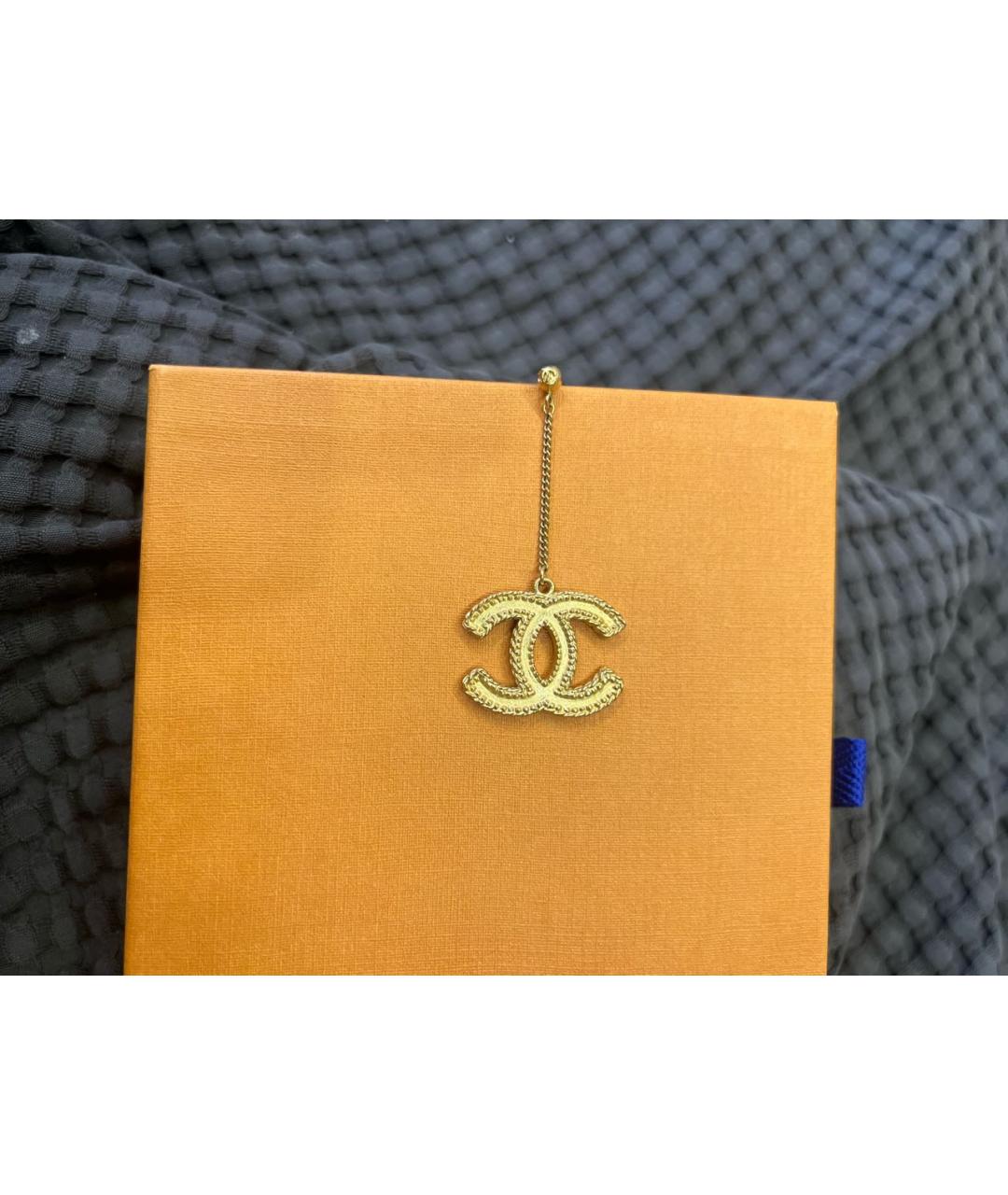 CHANEL Золотые металлические серьги, фото 5