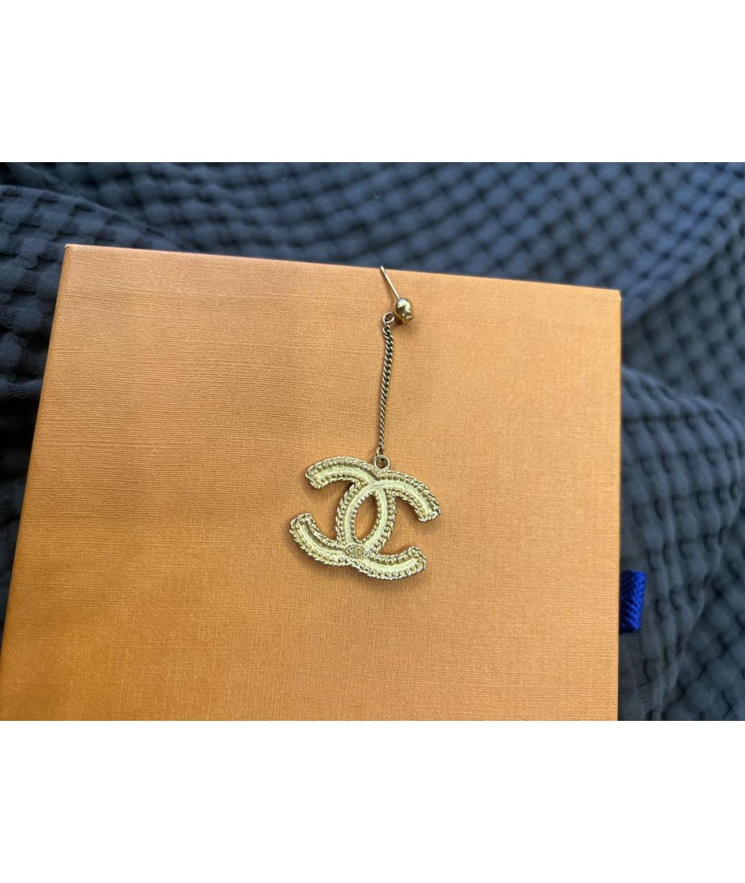 CHANEL Золотые металлические серьги, фото 2