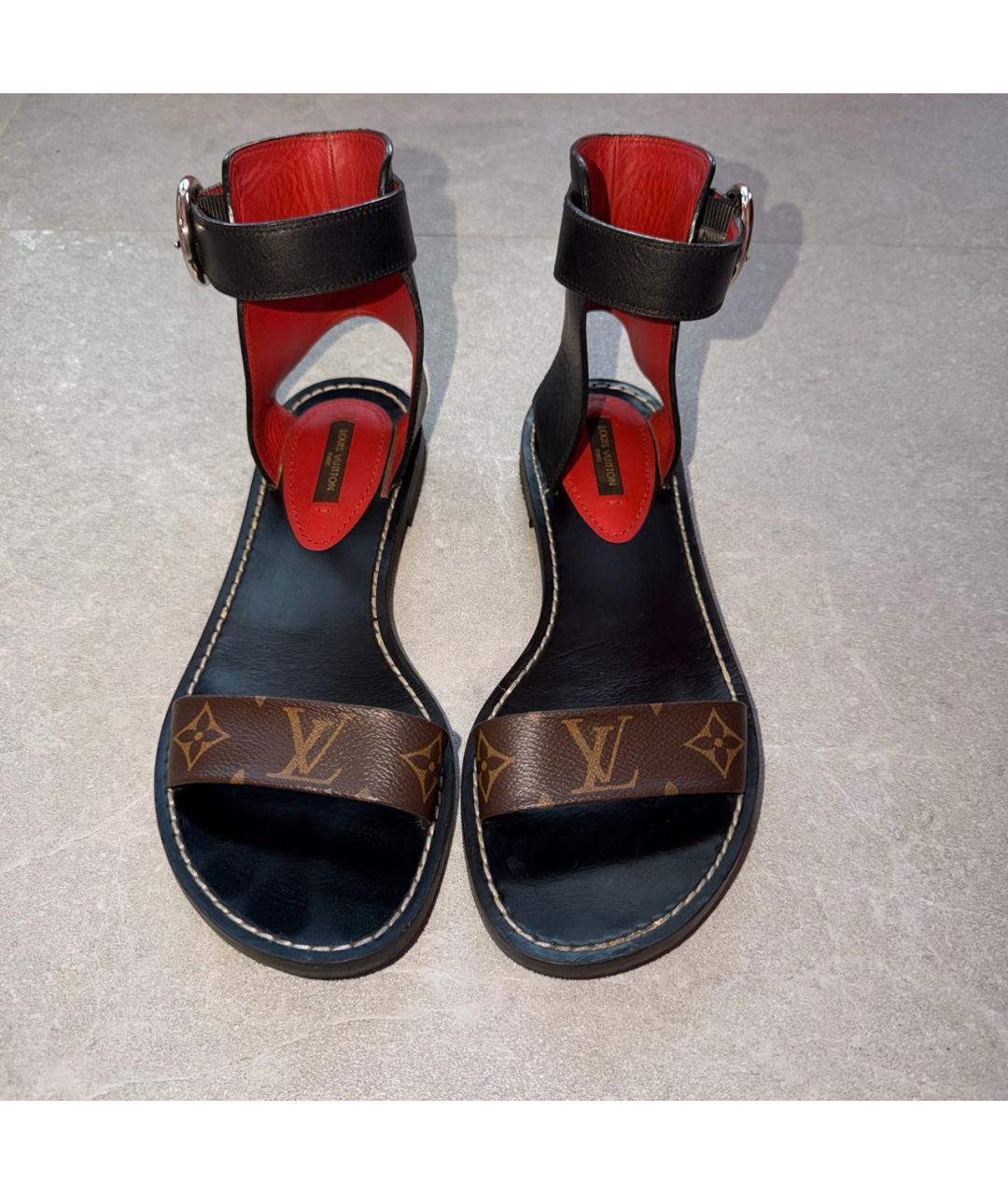 LOUIS VUITTON Черные кожаные сандалии, фото 2