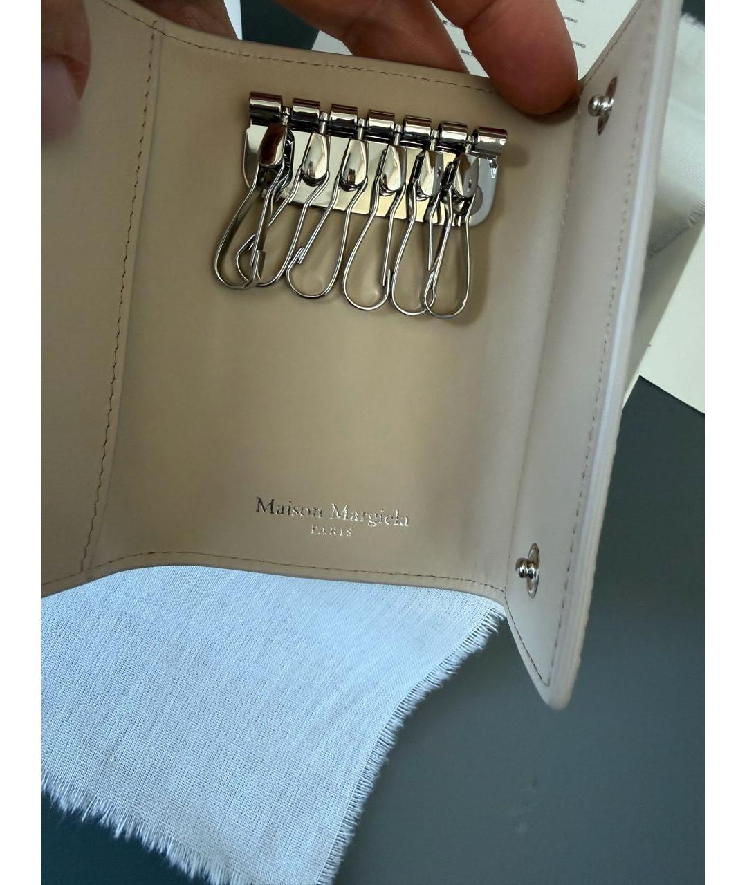 MAISON MARGIELA Бежевая ключница, фото 3