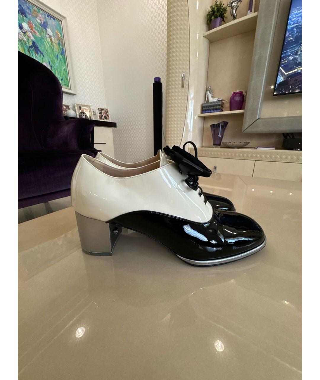 CHANEL Черные брогги и оксфорды из лакированной кожи, фото 9