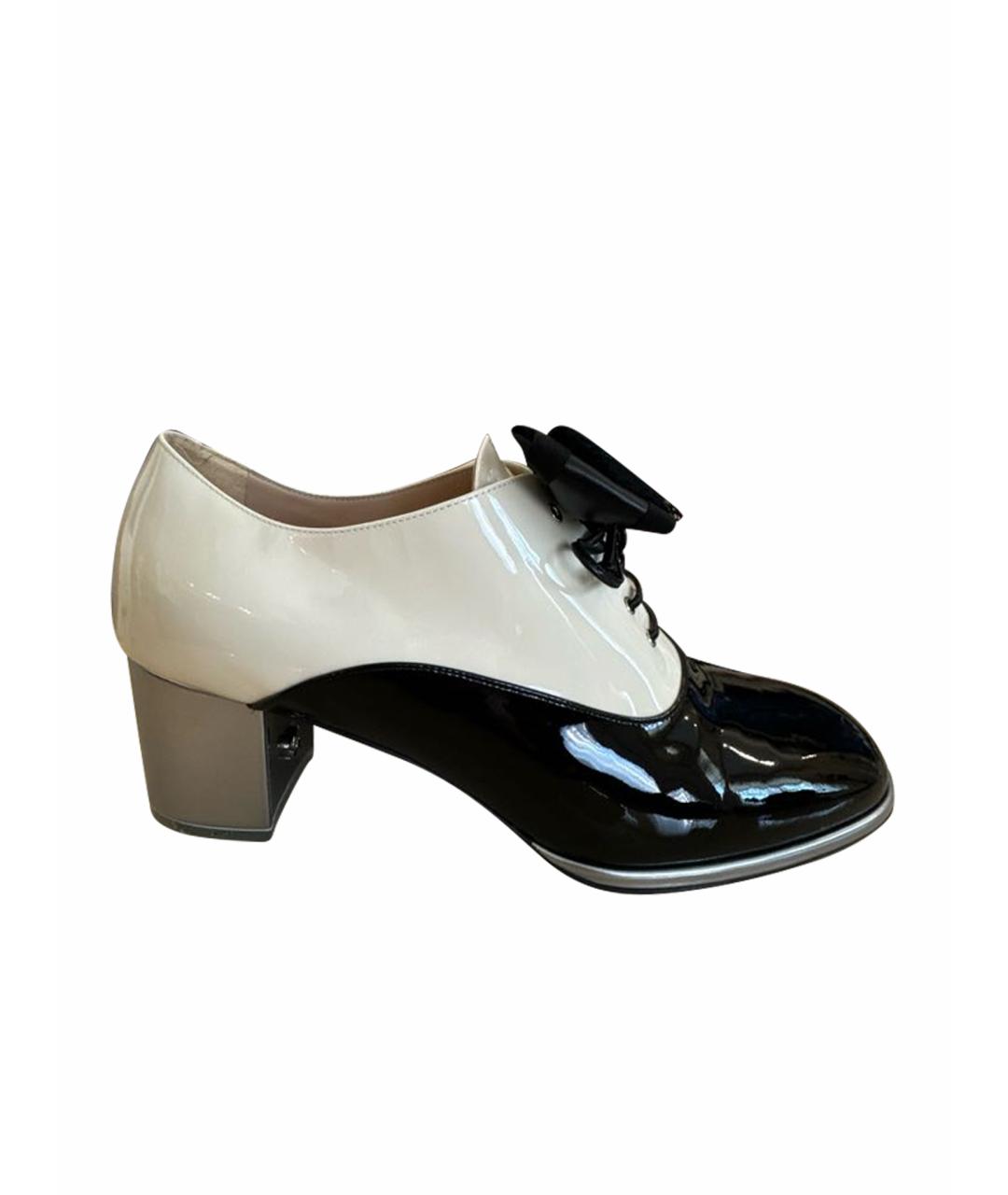 CHANEL Черные брогги и оксфорды из лакированной кожи, фото 1